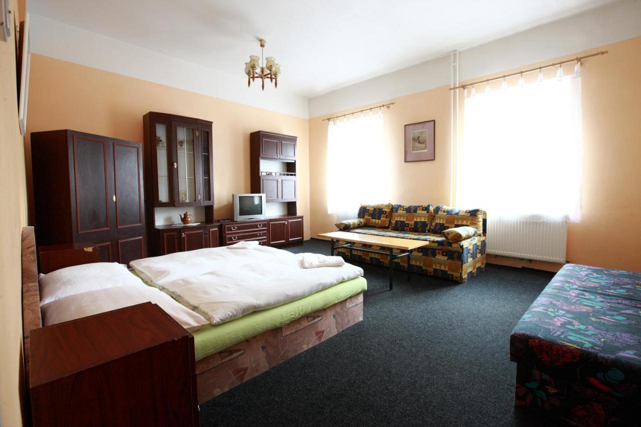 Hotel Slavie Klášterec nad Ohří Kültér fotó