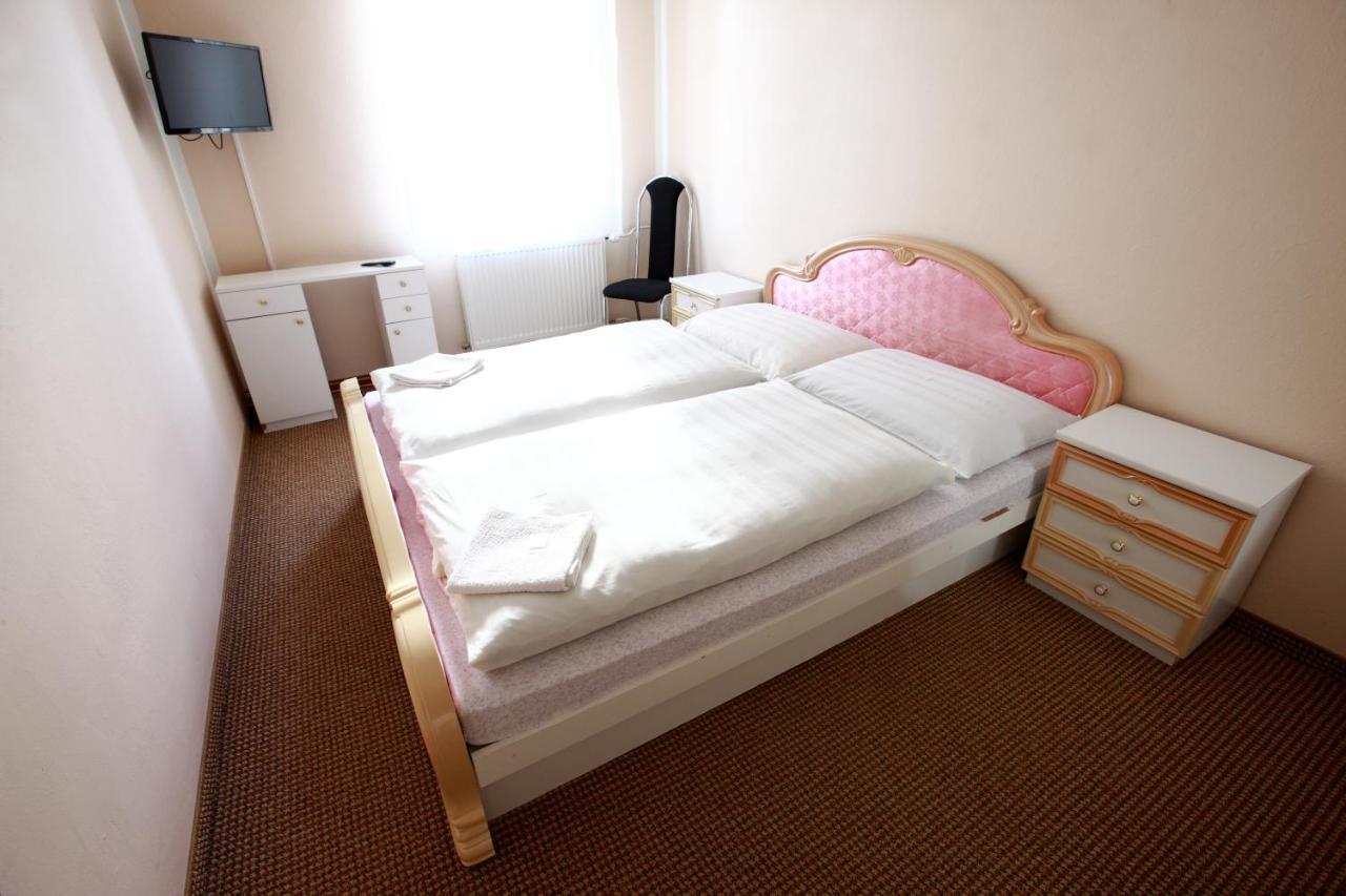 Hotel Slavie Klášterec nad Ohří Kültér fotó
