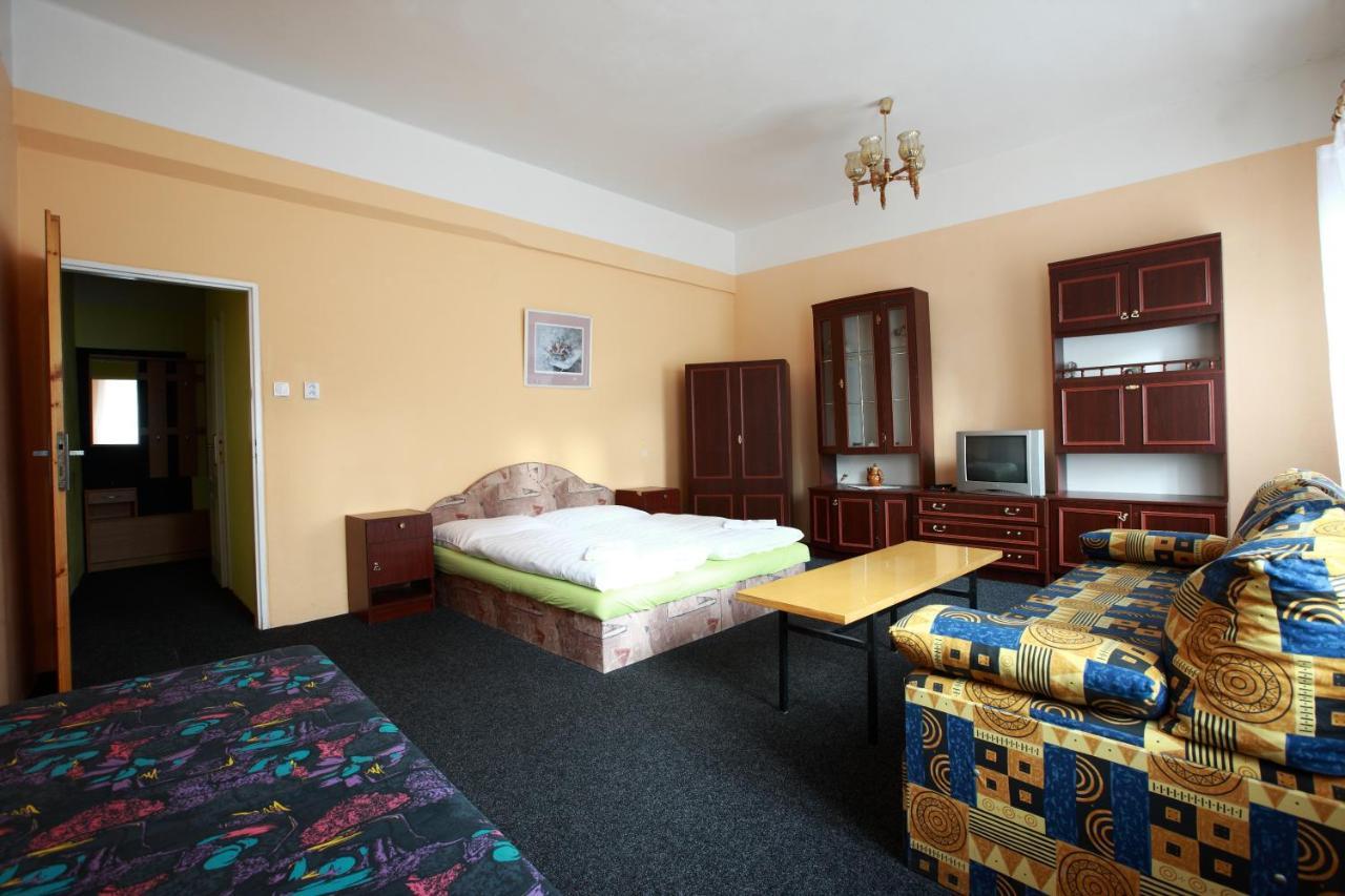 Hotel Slavie Klášterec nad Ohří Kültér fotó